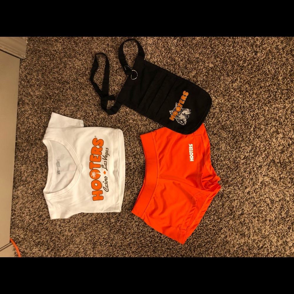 Hooters Las Vegas outfit